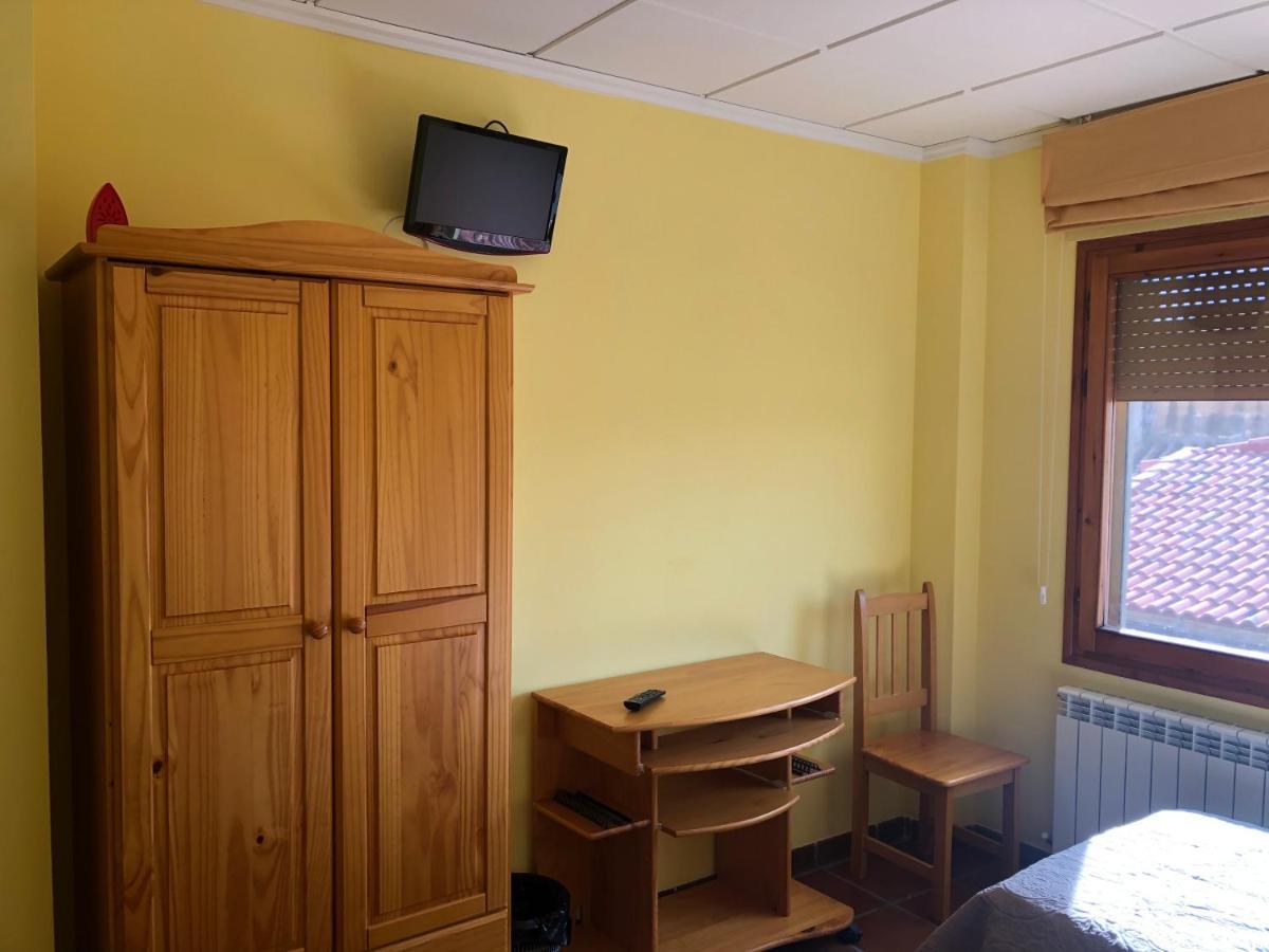 Bar Hostal Torralba De Los Sisones Экстерьер фото