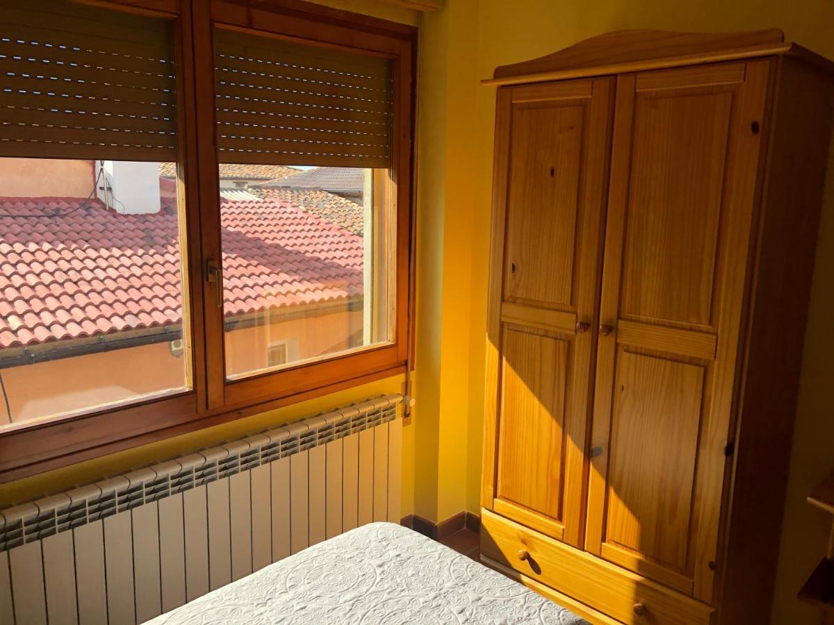 Bar Hostal Torralba De Los Sisones Экстерьер фото
