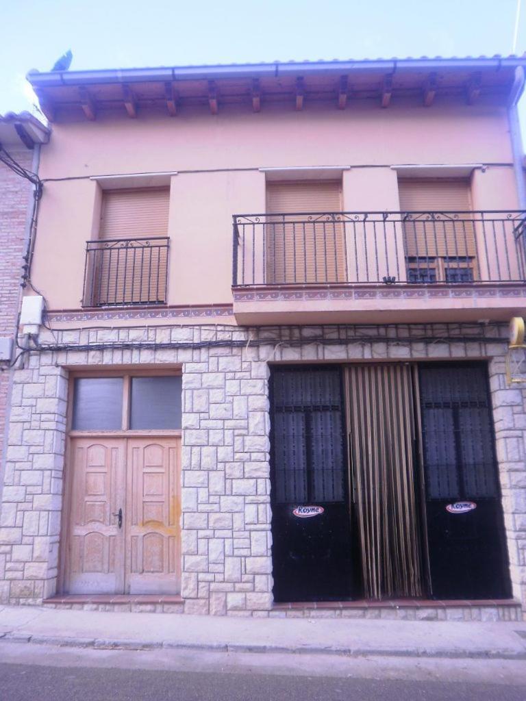 Bar Hostal Torralba De Los Sisones Экстерьер фото